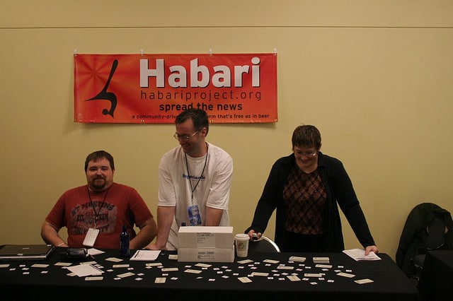 Chris Davis, Owen Winkler, and Nicole Evans at Ohio Linux Fest 2007. (Image CC license Sean T Evans)